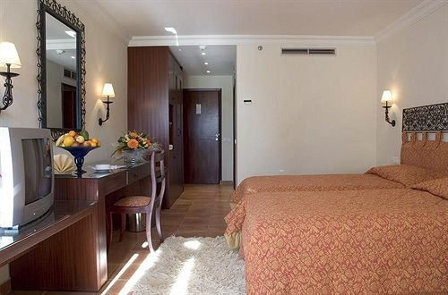 Hotel Golden Tulip Farah Khouribga Exterior foto
