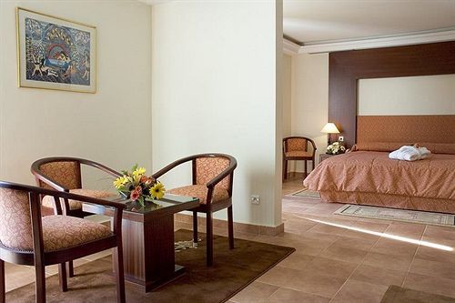 Hotel Golden Tulip Farah Khouribga Exterior foto